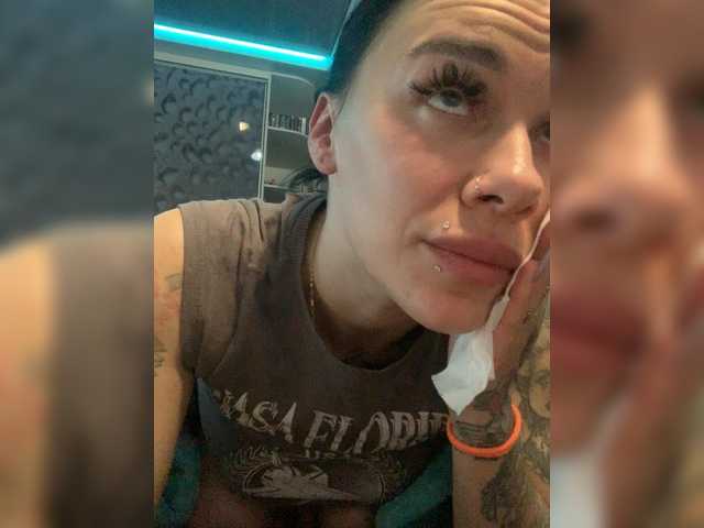 MaidenCrystal's BongaCams show and profile