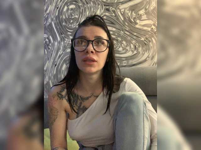 MaidenCrystal's BongaCams show and profile