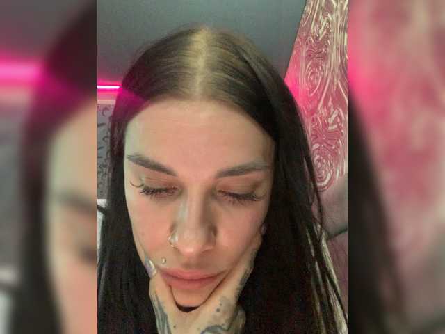 MaidenCrystal's BongaCams show and profile