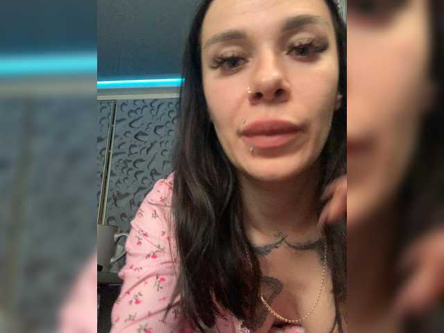 MaidenCrystal's BongaCams show and profile