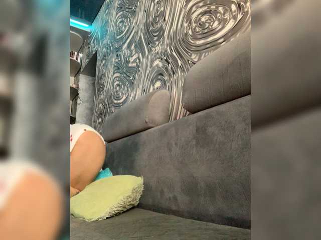 MaidenCrystal's BongaCams show and profile