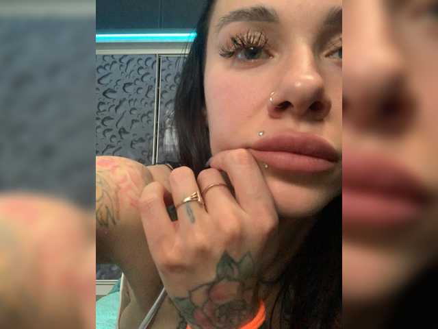 MaidenCrystal's BongaCams show and profile