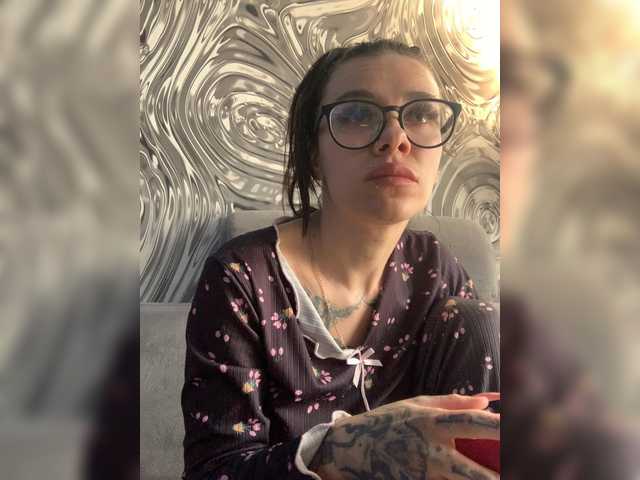 MaidenCrystal's BongaCams show and profile