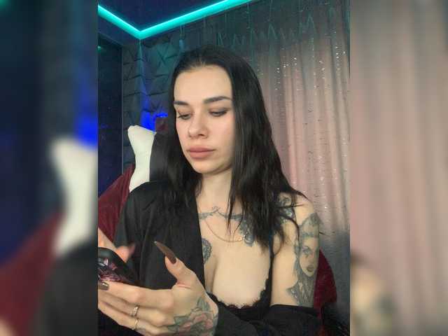 MaidenCrystal's BongaCams show and profile