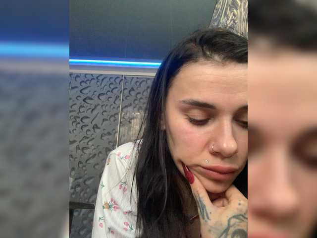 MaidenCrystal's BongaCams show and profile