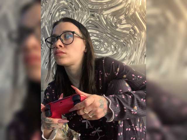 MaidenCrystal's BongaCams show and profile