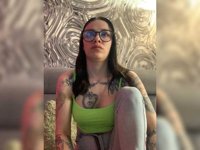 MaidenCrystal's BongaCams show and profile