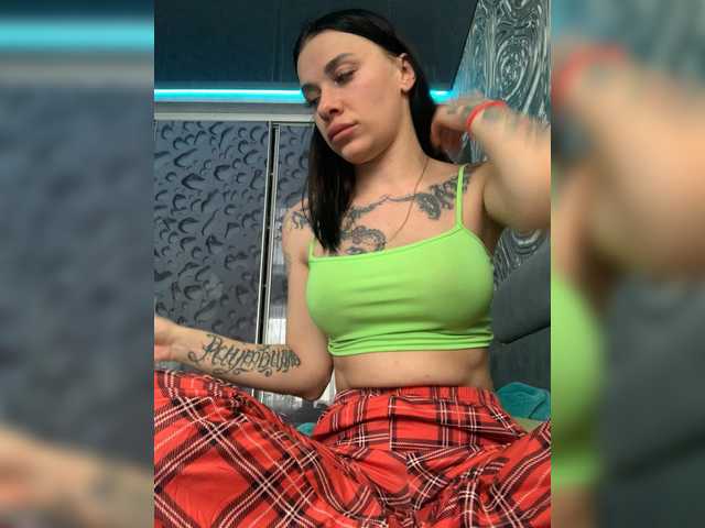 MaidenCrystal's BongaCams show and profile