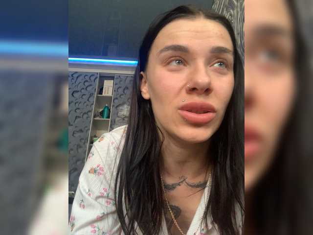 MaidenCrystal's BongaCams show and profile