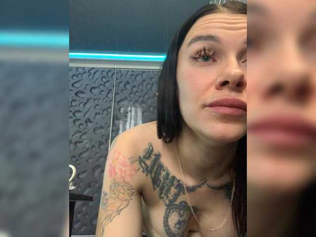 MaidenCrystal's BongaCams show and profile