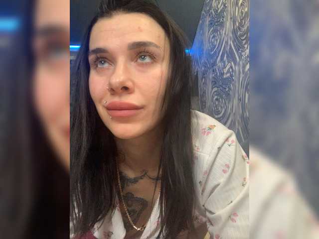 MaidenCrystal's BongaCams show and profile