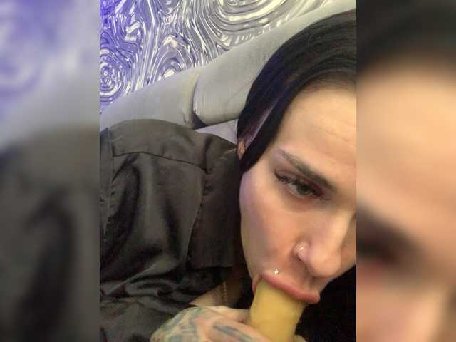 MaidenCrystal's BongaCams show and profile