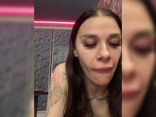 MaidenCrystal's BongaCams show and profile