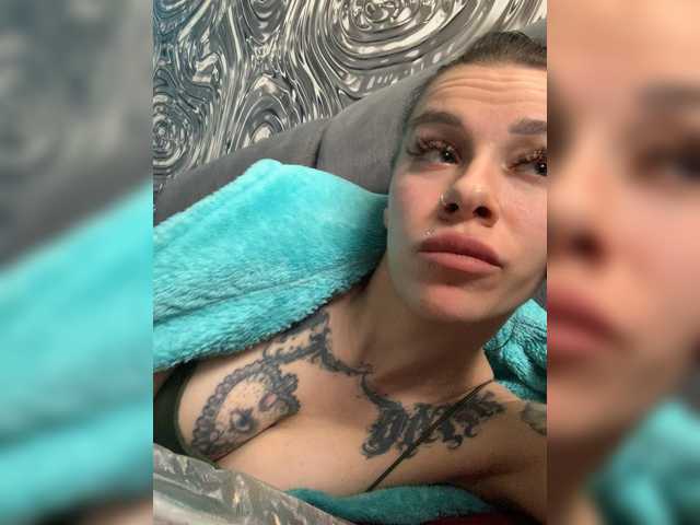 MaidenCrystal's BongaCams show and profile