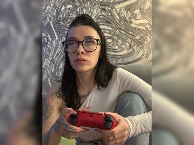 MaidenCrystal's BongaCams show and profile