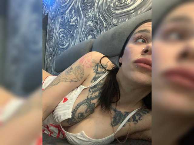 MaidenCrystal's BongaCams show and profile