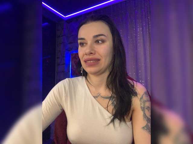 MaidenCrystal live cam