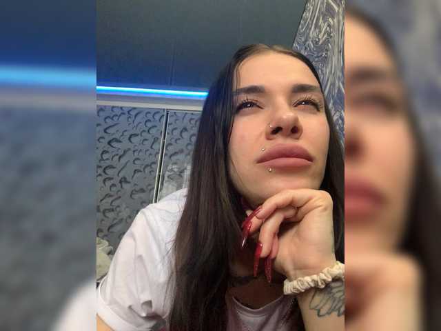 MaidenCrystal's BongaCams show and profile