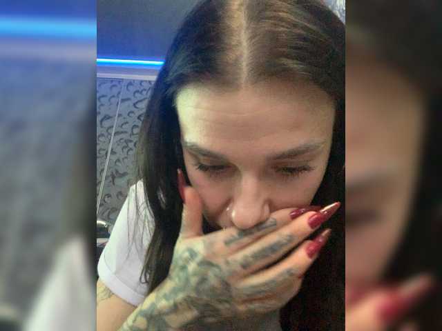 MaidenCrystal's BongaCams show and profile