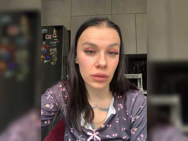 MaidenCrystal live cam profile