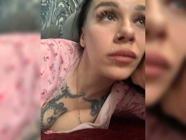 MaidenCrystal's BongaCams show and profile