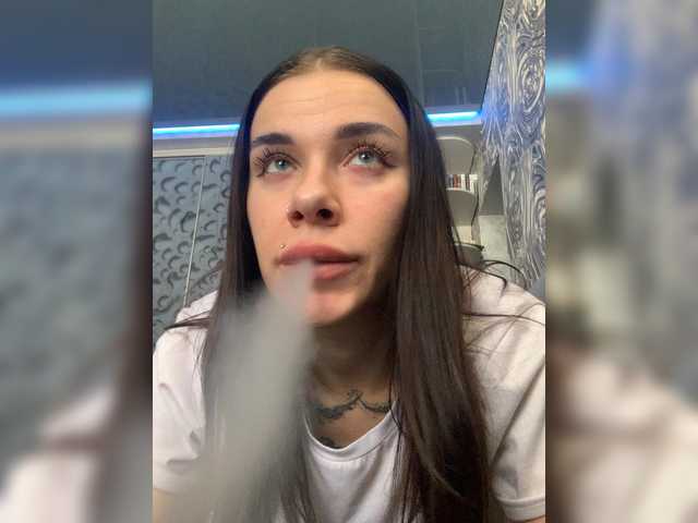 MaidenCrystal's BongaCams show and profile