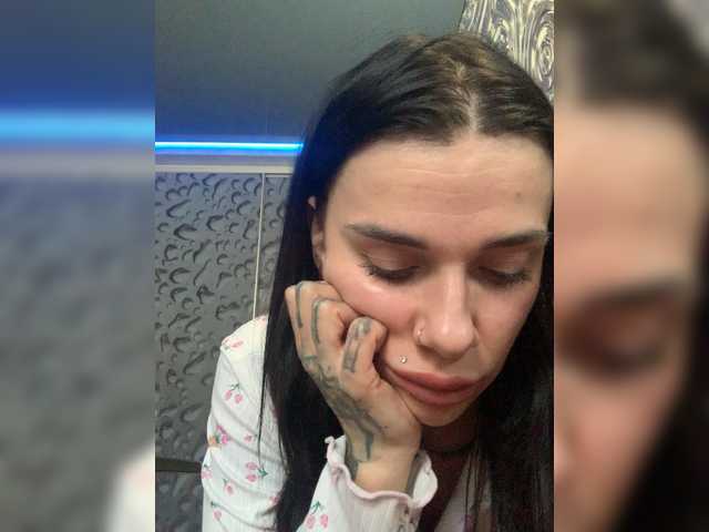 MaidenCrystal's BongaCams show and profile