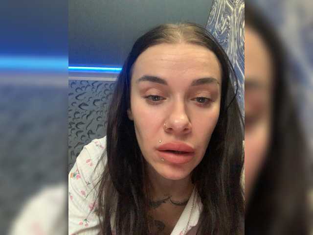 MaidenCrystal's BongaCams show and profile