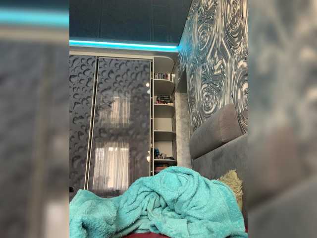 MaidenCrystal's BongaCams show and profile