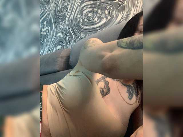 MaidenCrystal's BongaCams show and profile