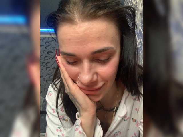 MaidenCrystal's BongaCams show and profile