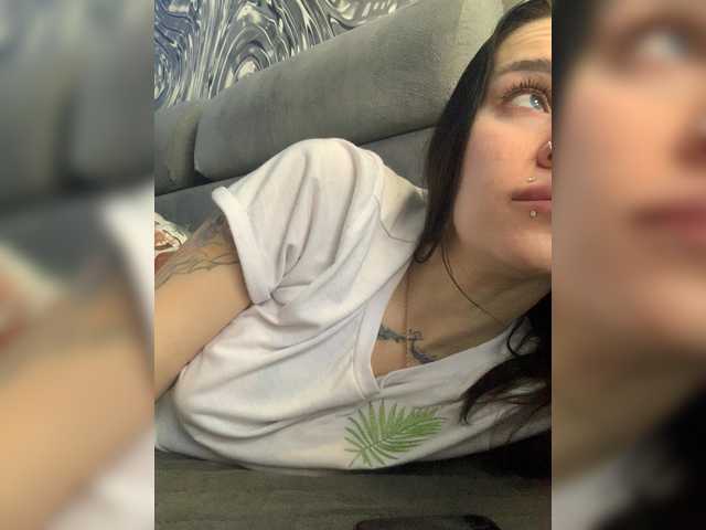 MaidenCrystal's BongaCams show and profile