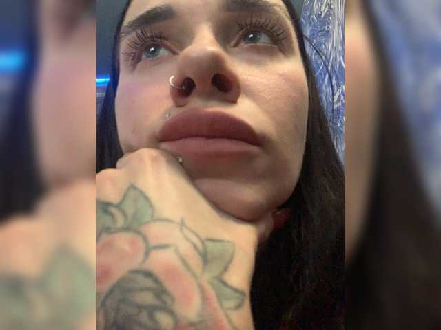 MaidenCrystal's BongaCams show and profile