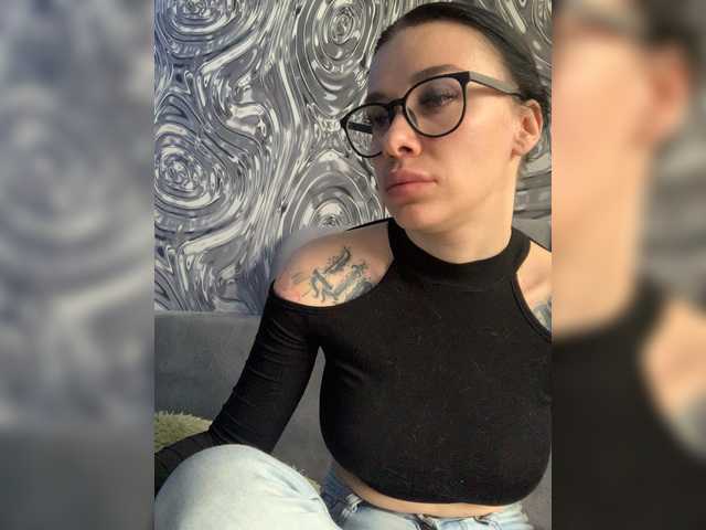 MaidenCrystal's BongaCams show and profile