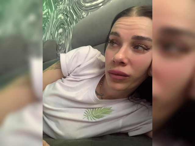 MaidenCrystal's BongaCams show and profile