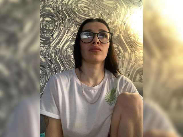 MaidenCrystal's BongaCams show and profile