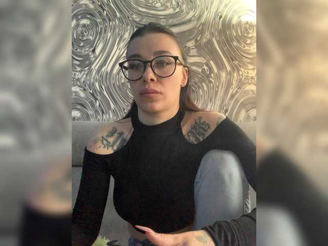 MaidenCrystal's BongaCams show and profile