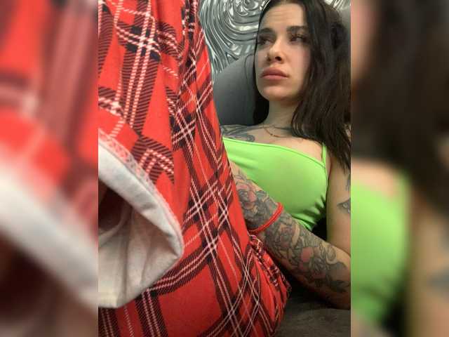 MaidenCrystal's BongaCams show and profile