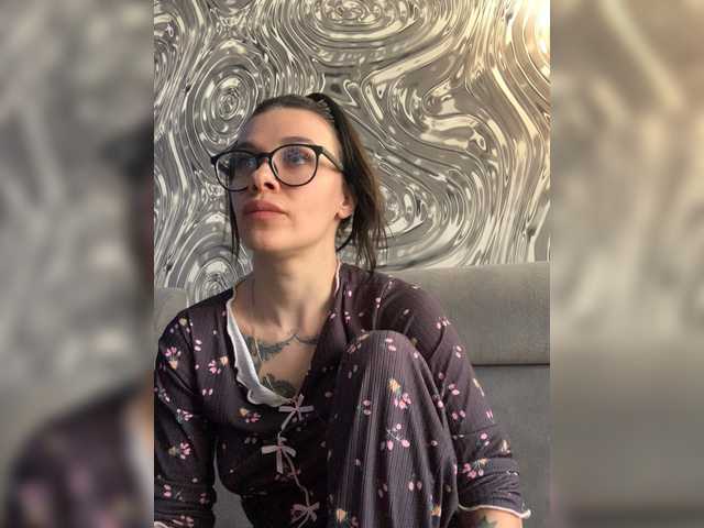 MaidenCrystal's BongaCams show and profile