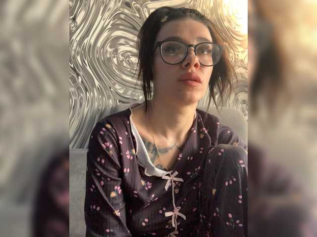 MaidenCrystal's BongaCams show and profile