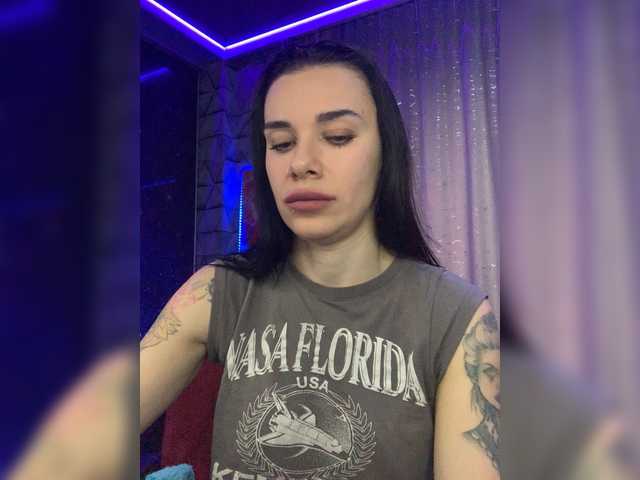 MaidenCrystal Nude Live Sex Shows