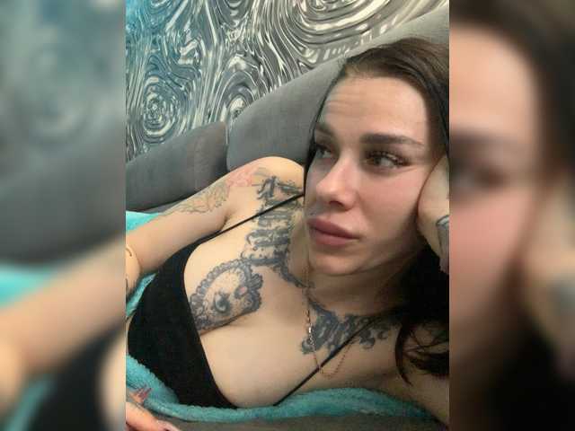 MaidenCrystal's BongaCams show and profile