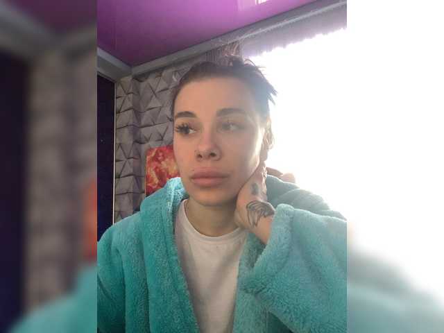 MaidenCrystal's BongaCams show and profile