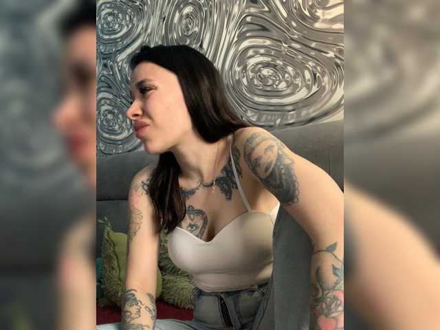 MaidenCrystal's BongaCams show and profile