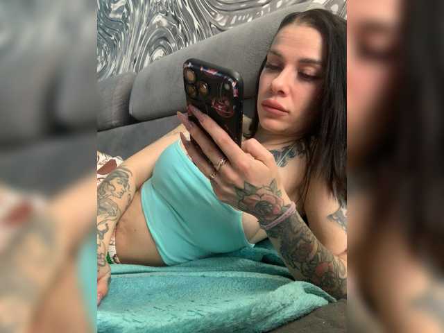 MaidenCrystal's BongaCams show and profile