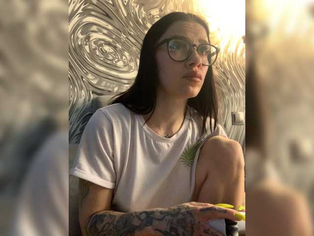 MaidenCrystal's BongaCams show and profile