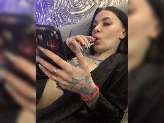 MaidenCrystal's BongaCams show and profile