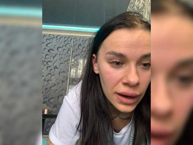 MaidenCrystal's BongaCams show and profile