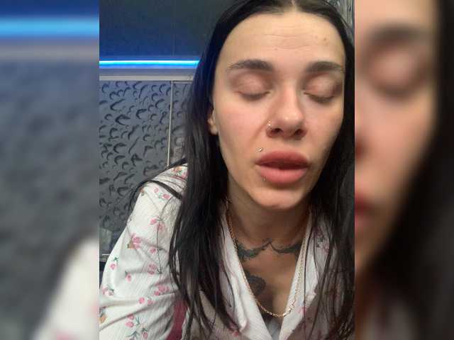 MaidenCrystal's BongaCams show and profile