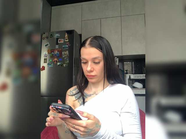 MaidenCrystal's BongaCams show and profile